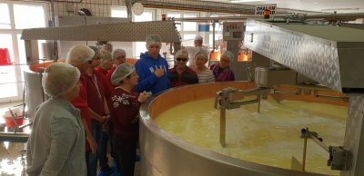 Le groupe dans fruitière à Comté staarp