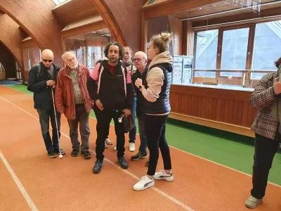 Clara avec l'équipe Staarp sur la piste athlétisme